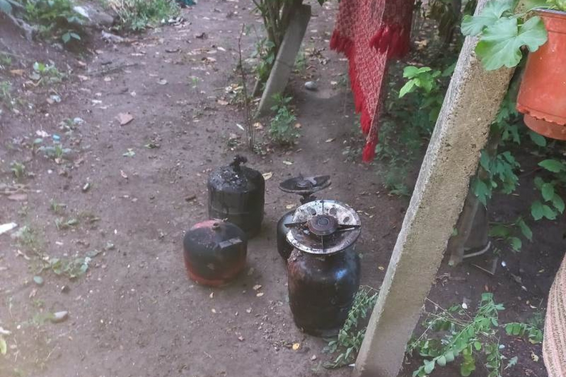 VIDEO Casă din Urlați, distrusă după ce o butelie a explodat. O persoană a fost rănită