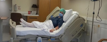 Copilărie petrecută prin spitale. Povestea unei tinere de 25 de ani care a învățat să suporte suferința