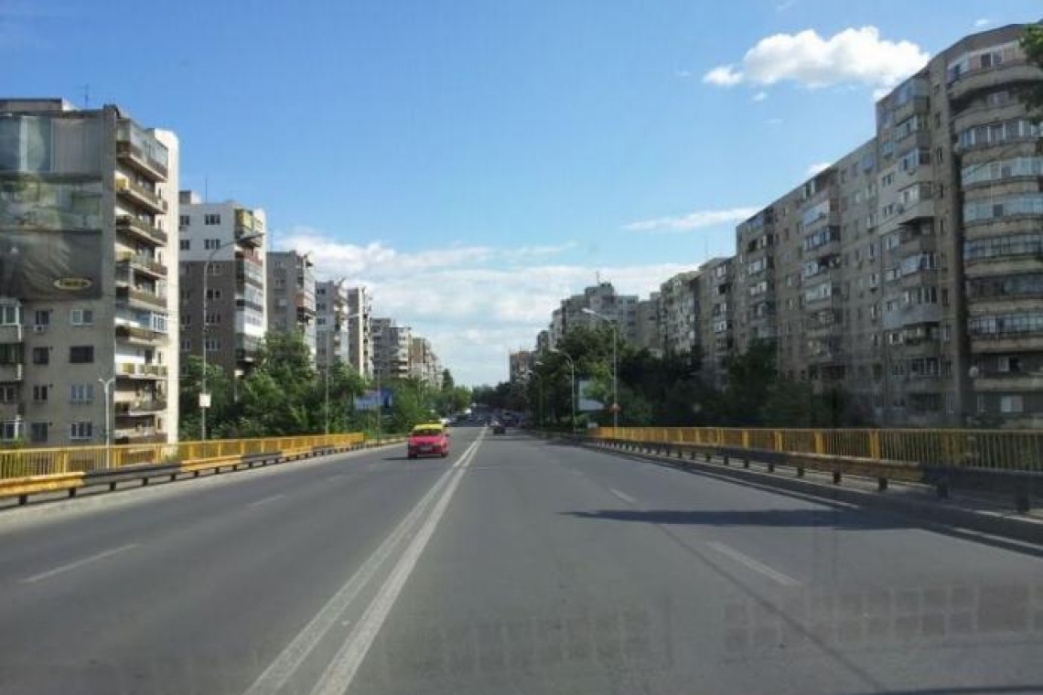 Tragedie în Bariera București! O femeie s-a aruncat de la etajul al treilea al unui bloc