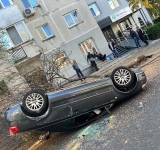FOTO Accident în zona Păltiniș din Ploiești. Un șofer s-a crezut pilot de raliuri