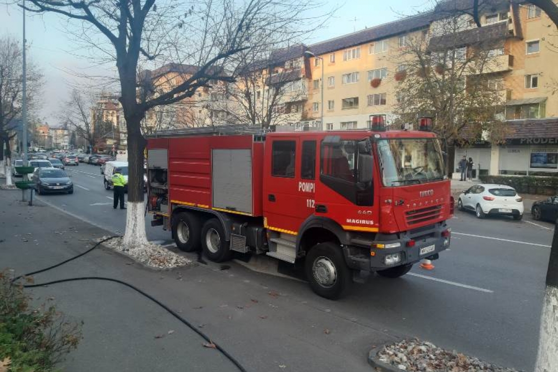 FOTO Incendiu la o cofetări din Câmpina
