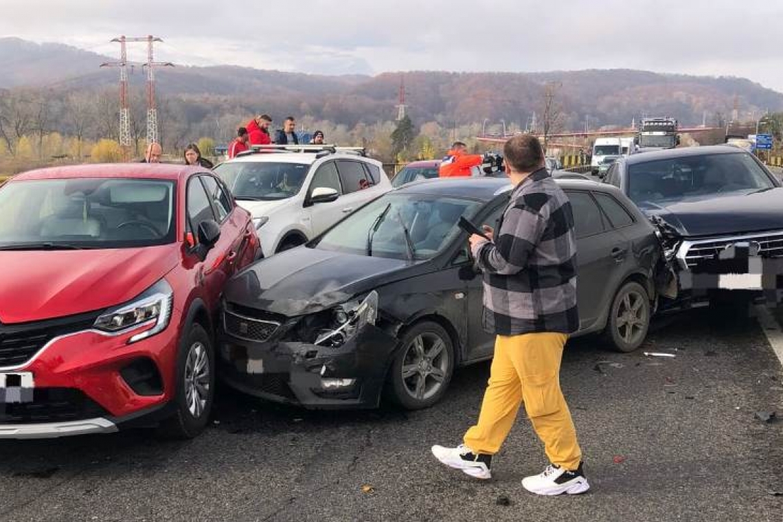 UPDATE  VIDEO Accident în lanț pe DN1, la Bănești. Trafic blocat Brașov - București