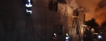 Incendiu în Păcureți! O persoană a fost rănită 