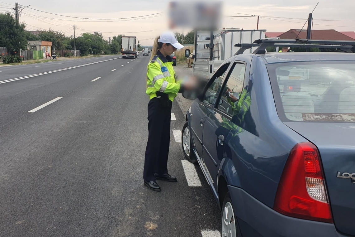 Copil de 16 ani, lăsat să conducă pe DN1 de mama sa. A fost prins în trafic la Bușteni