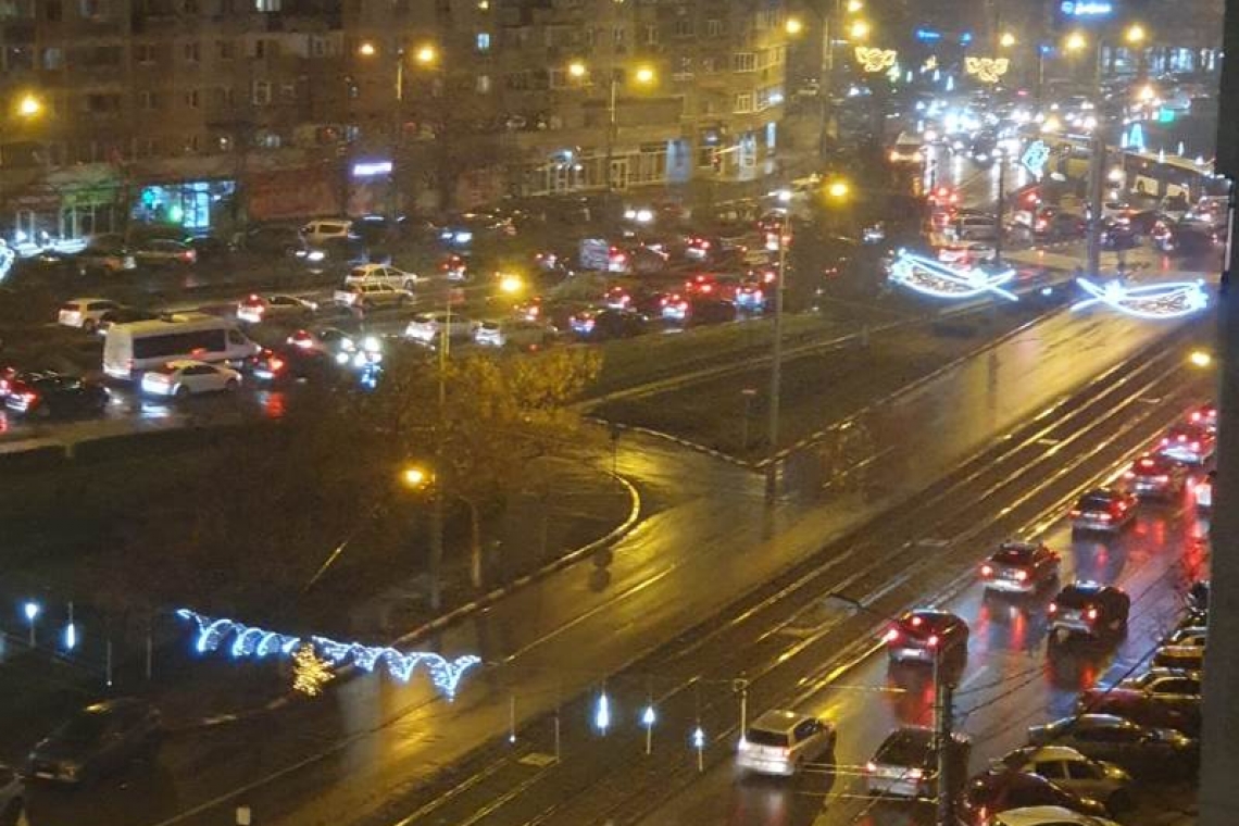FOTO| Haos în Ploiești! Traficul este paralizat pe B-dul Republicii