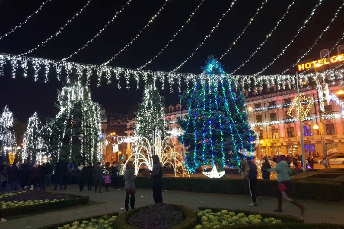 Iluminatul festiv de sărbători va fi aprins astăzi și în Ploiești