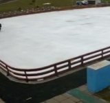 A fost deschis patinoarul din Parcul Municipal Vest