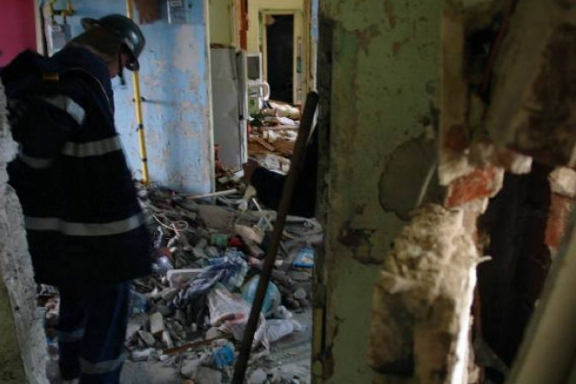 Explozie într-un apartament din Mizil. O persoană a fost rănită