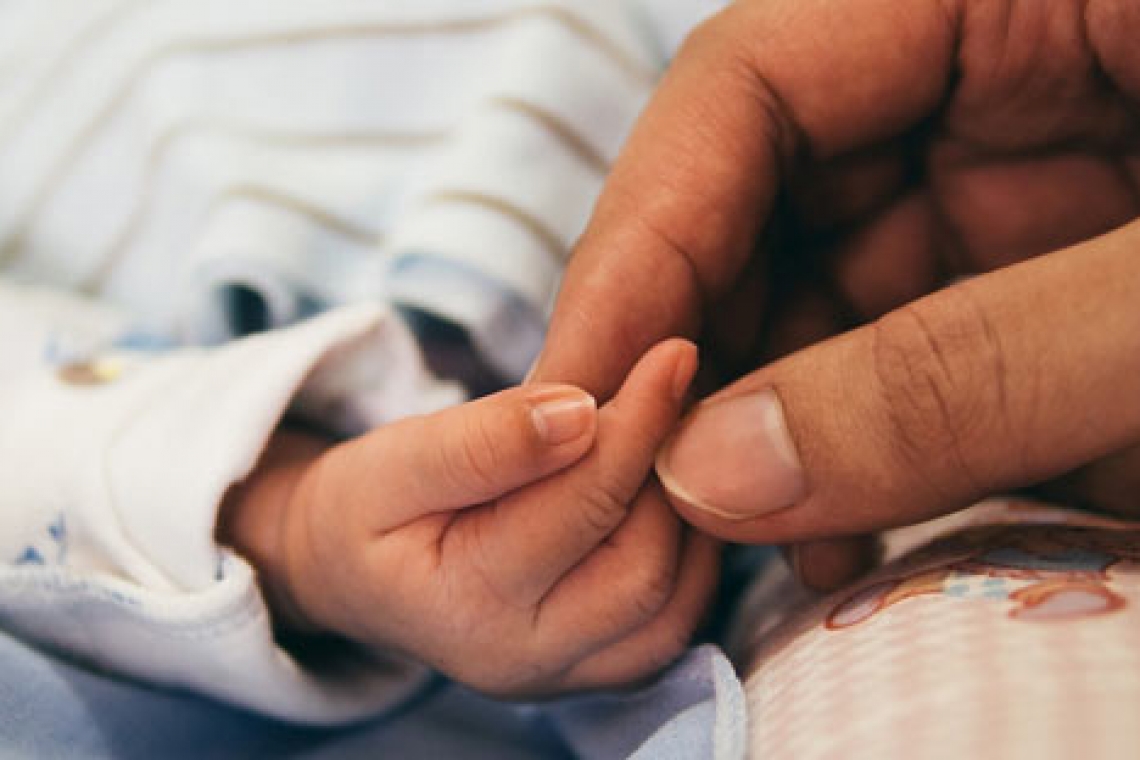 În ce condiții se oferă sprijinul financiar de 2000 lei pentru familiile cu nou-născuți