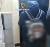 VIDEO Patru copii din Ploiești, săltați de polițiști. Sunt acuzați de tâlhărie