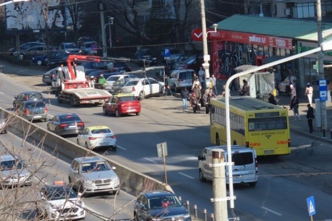 Șoferii care își lasă mașinile în stațiile TCE, sancționați de Poliția Local Ploiești