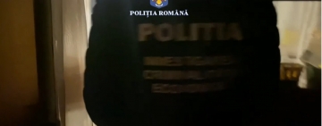 Percheziții în Prahova și București la persoane bănuite de înșelățiune prin metoda ”Coletul”