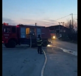 Incendii în Prahova. O locuință și un depozit de deșeuri, cuprinse de flăcări