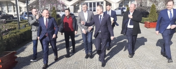 Primarul Andrei Volosevici, nedezlipit de Marcel Ciolacu. Este prezent la întâlnirea PSD Prahova