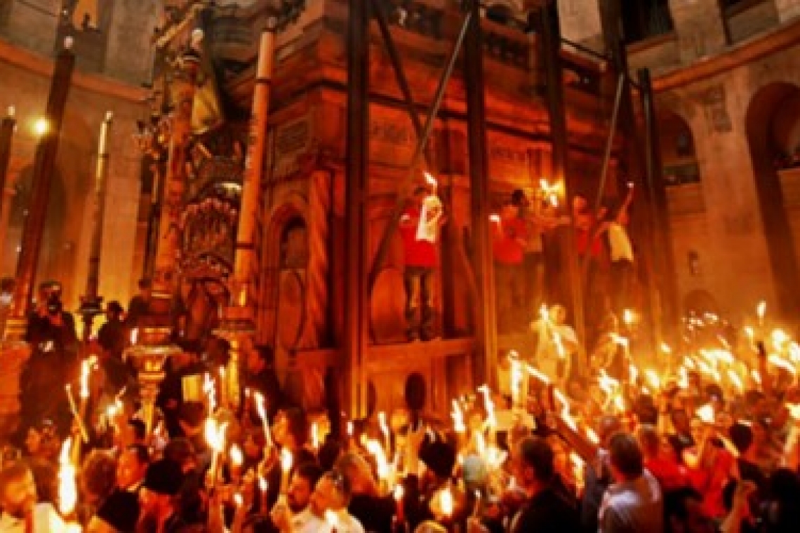 Lumina Sfântă de la Ierusalim va ajunge în această seară și în România