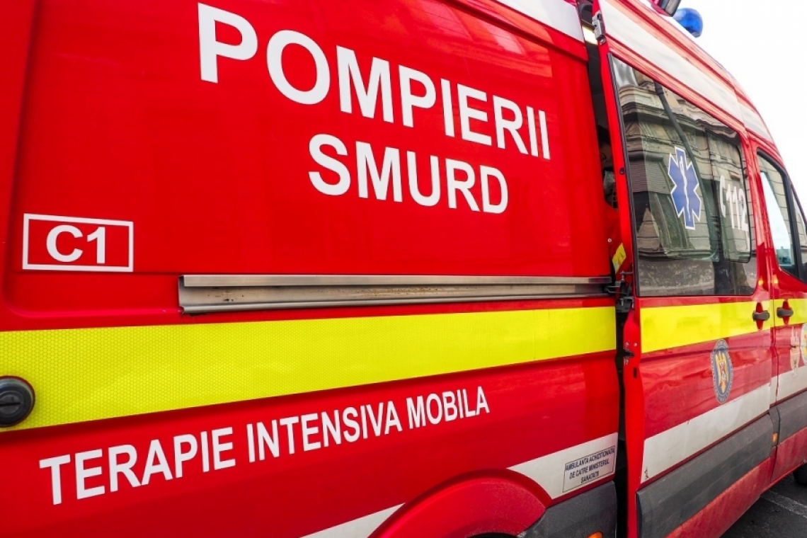 Un copil de 2 ani a căzut de la etajul 4 al unui bloc din Ploiești