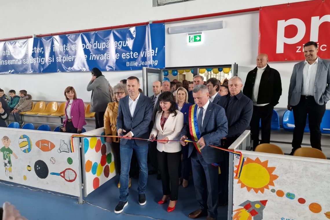 A fost inaugurată noua școală din comuna Mănești: investiție de 11,8 milioane lei finanțată din fonduri europene