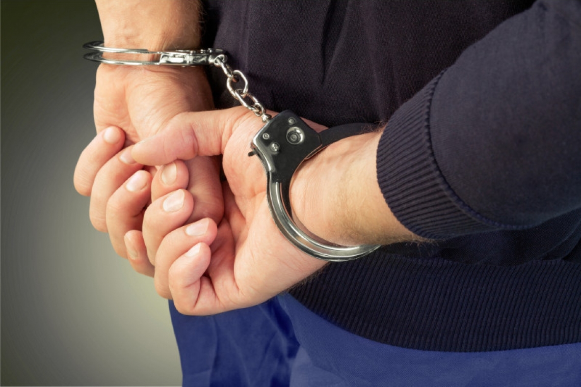Prahovean reţinut de Poliţie. Conducea pe DN1 băut şi fără permis o maşină cu numerele expirate