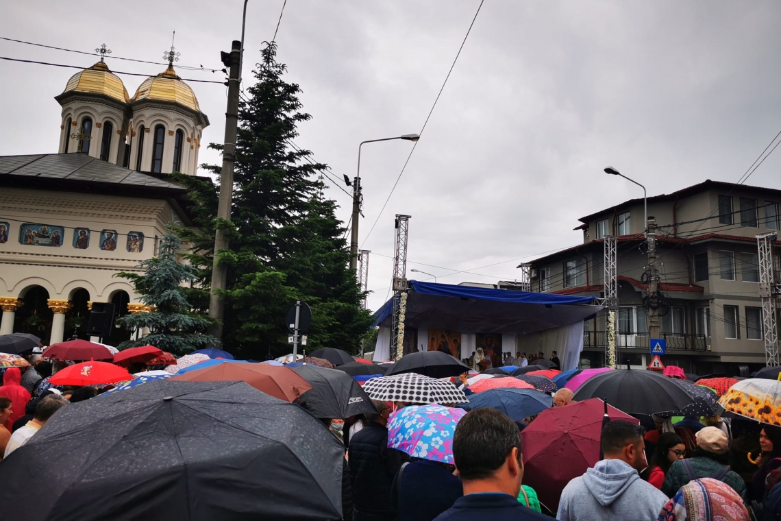 VIDEO  Pelerinaj la Biserica ”Maica Precista” din Ploiești. Credincioșii au format cozi interminabile pentru a se ruga la moaștele Sfântului Ioan Botezătorul 