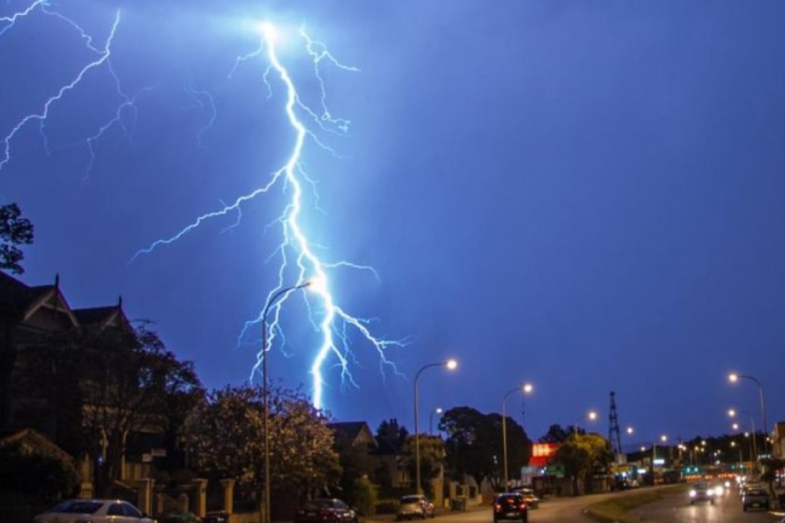 ALERTĂ METEO! COD PORTOCALIU de ploi torențiale și furtuni în mai multe localități din Prahova. 