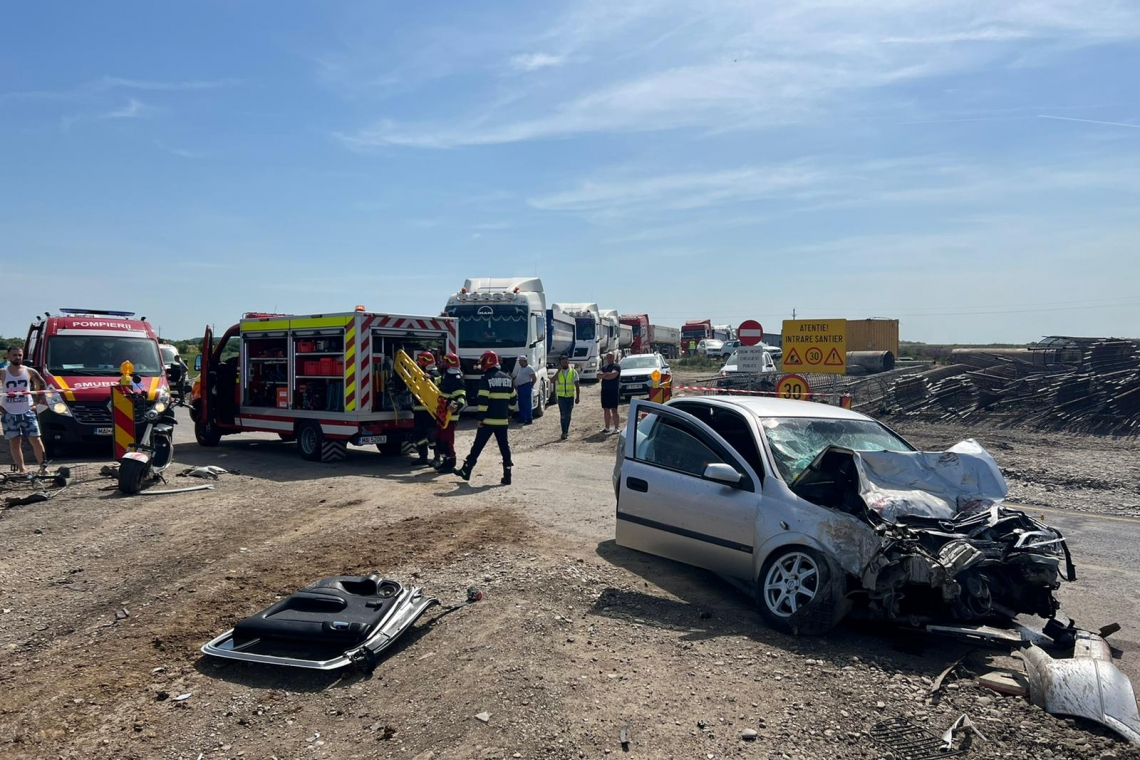 VIDEO| Accident grav în comuna Colceag. O persoană a rămas încarcerată