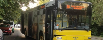 FOTO Autobuz TCE Ploiești implicat într-un accident rutier. A fost nevoie de intervenția echipajului de descarcerare