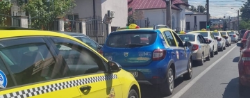 Protest al taximetriștilor din Ploiești.  Aceștia reclamă concurența neloială făcută de Uber și Bolt 