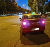 Un taximetrist din Ploiești, bătut de doi copii 