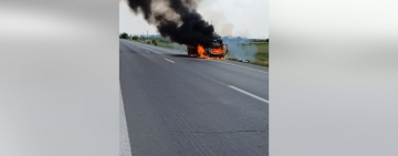 VIDEO|  O mașină a luat foc pe Centura de Vest a Ploieștiului
