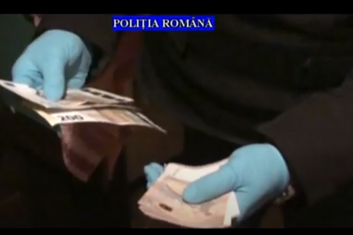 Percheziții în Prahova și București la ”instalatori sub acoperire”. Au furat sume impresionante dintr-o locuință din Ploiești