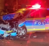 Autobuz și o autospecială de Poliție, implicate într-un accident în centrul Ploieștiului. Doi polițiști, transportați la spitalAutobuz și o autospecială de Poliție, implicate într-un accident în centrul Ploieștiului. Doi polițiști, transportați la spital