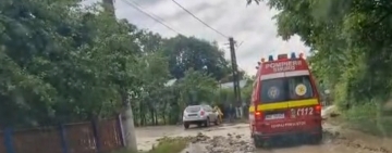Telega, sub ape. Localnicii sunt sfătuiți de către pompieri să se adăpostească în Căminul Cultural 
