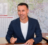 Iulian Dumitrescu: Am semnat contractul de finanțare pentru dotarea a 87 de școli din Prahova cu mobilier, echipamente electronice și materiale didactice.