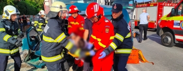 FOTO| Accident grav la Ariceștii Rahtivani între o  basculantă și un autoturism
