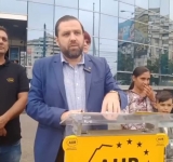 Protest AUR Prahova în fața Primăriei Ploiești. Sprijin pentru o familie defavorizată