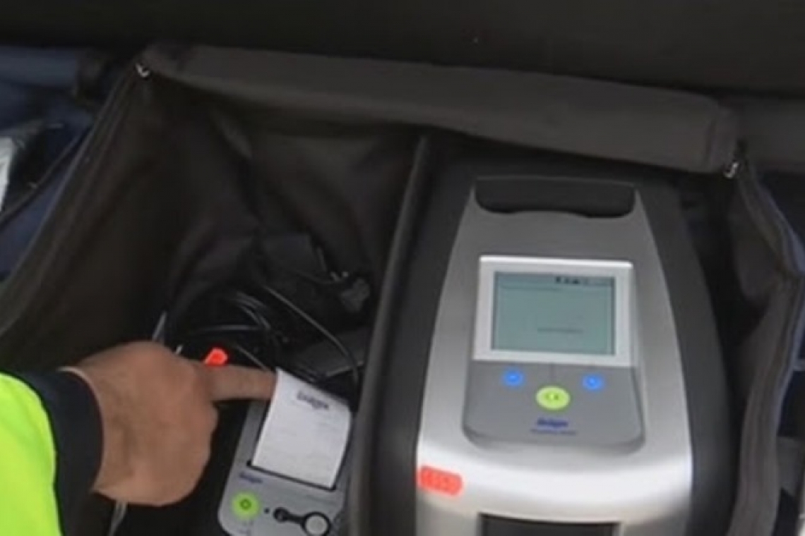 Șofer prins în timp ce gonea cu peste 130 km/h pe DN1, la Bănești. Există suspiciuni că era drogat