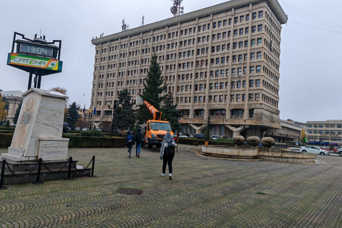 FOTO Primele semne că Ploieștiul se pregătește de sărbătorile de iarnă. Vă place cum arată?