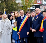 Iulian Dumitrescu: De Ziua Naţională, le transmit multă sănătate şi împliniri tuturor românilor, oriunde s-ar afla ei în acest moment