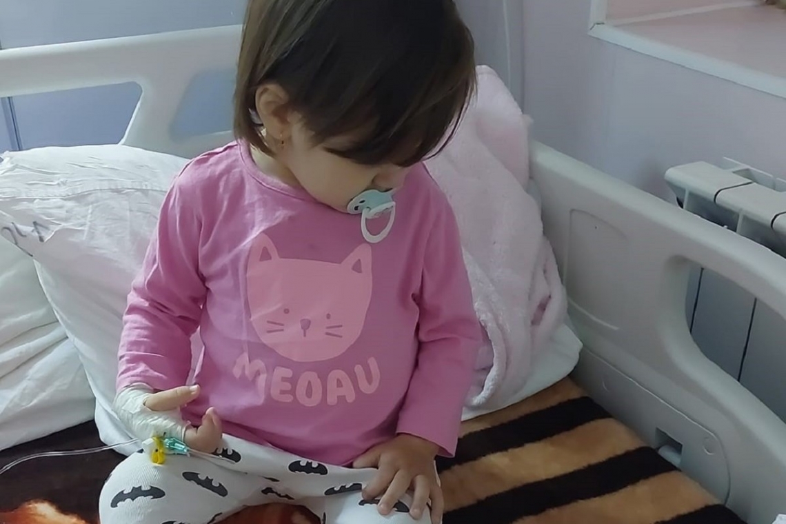Anastasia, un înger de nici 2 ani din Prahova, luptă să învingă leucemia. Fetița are nevoie de sânge