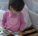 Anastasia, un înger de nici 2 ani din Prahova, luptă să învingă leucemia. Fetița are nevoie de sânge