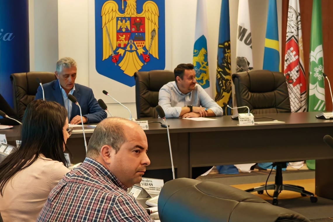 PNL Ploiești: Domnul primar Andrei Volosevici a dat dovadă de un cinism fără precedent, târând într-un scandal monstruos atât asociațiile de pensionari din Ploiești, cât și Spitalul Municipal