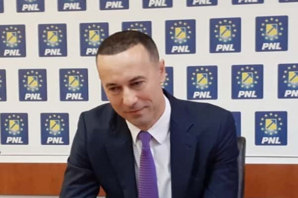 Iulian Dumitrescu demisionează din funcțiile avute în PNL