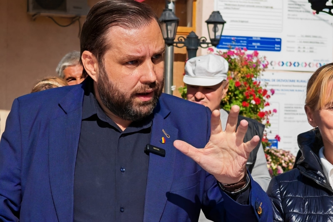 Protest AUR în fața sediilor PSD. Alexandru Săraru: PSD și Ciolacu reinstaurează dictatura în România!