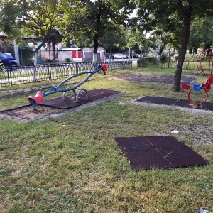 loc_joaca_vandalizat